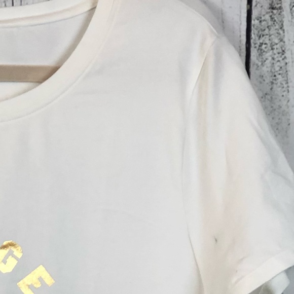 Casual Tommy Hilfiger Tee - Picture 4 of 4